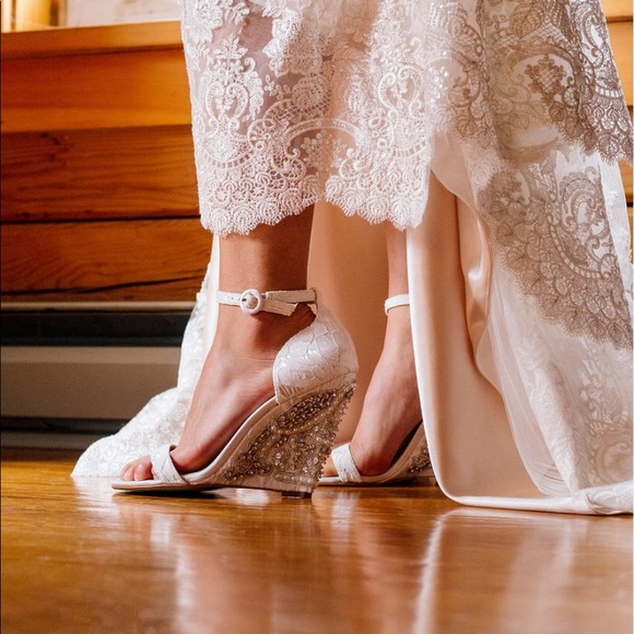 betsey johnson alisa wedge